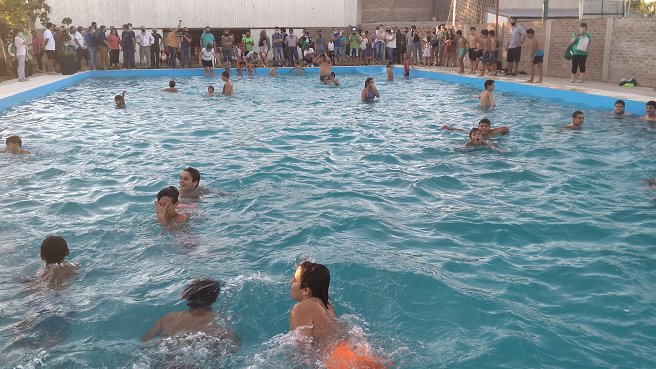 Quedó inaugurado el natatorio del Club Deportivo Ferrocarril.