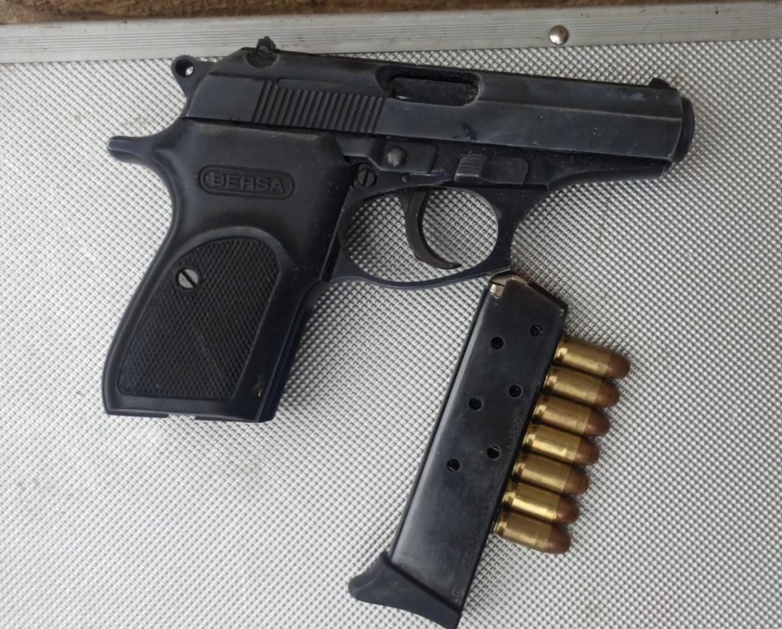 Secuestran un arma de fuego.