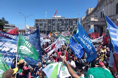 Gremios paran durante esta jornada en Entre Ros y se movilizan en Paran.