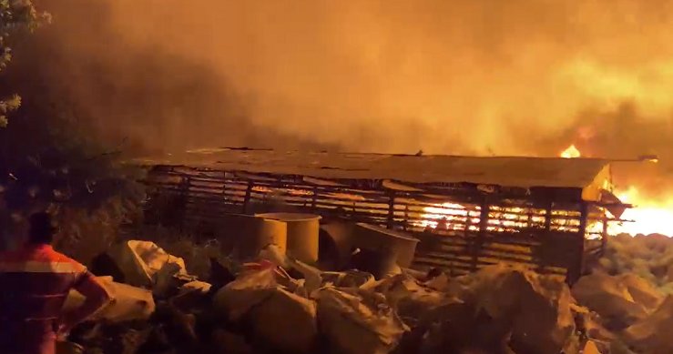 Incendio de grandes proporciones en la planta de residuo de San Jos.