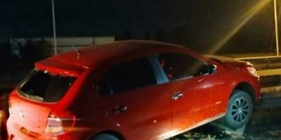 Un automvil se incrusto en un guardarral de ruta 14