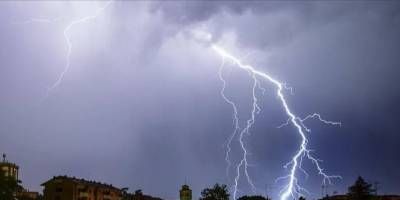 Ceso el alerta roja para San Salvador por tormentas y fuertes caida de piedras.