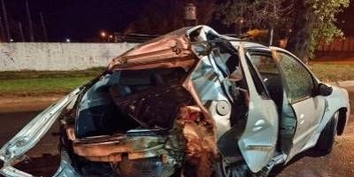 Un auto choc contra un rbol en Concordia y los ocupantes fueron hospitalizados.