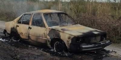 Se produjo un incendio que consumi por completo un vehculo