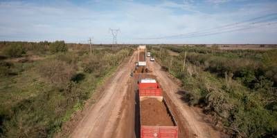  Vialidad trabaja en el camino que une  Colonia  Baylna con San Salvador.