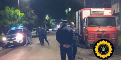 Un hombre fue detenido cuando robaba elementos de un camin.