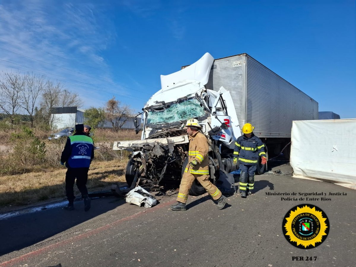 Un camionero perdi la vida al chocar con otro camin.