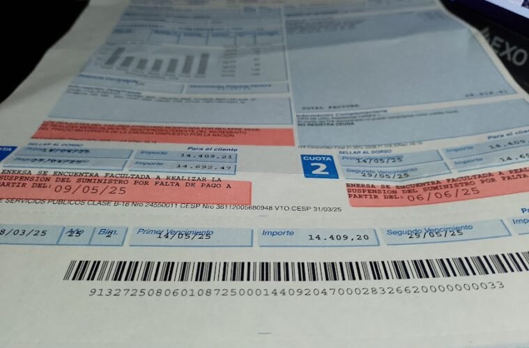 Municipios enfrentan otra vez presin para eliminar tasas en facturas de luz.