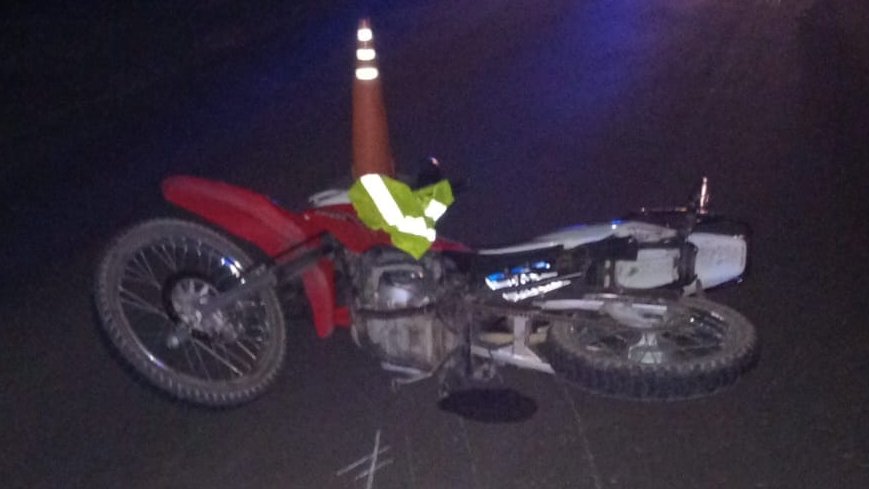 Ruta 18: perdi el control de la moto, cay sobre la cinta asfaltica.