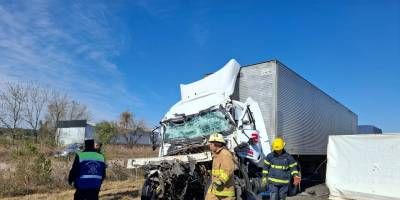 Un camionero perdi la vida al chocar con otro camin.
