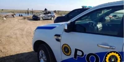 Cay un auto en un arroyo de Mdanos: muri una persona y buscan a otra