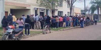 Vergenza del personal que atiende a las personas con discapacidad en las oficinas del Pami San Salvador.