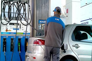 Sigue la fluctuacin de precios en YPF y se registr un nuevo aumento de combustibles .