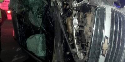 Un hombre qued atrapado en una camioneta tras un choque frontal en la Autova Artigas