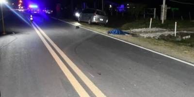 Muri un hombre al ser atropellado por un auto en el acceso a La Paz