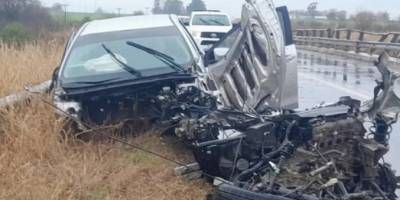 Conductor despist e impact su auto contra ambas barandas de un puente en la ruta nacional 18.