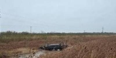 Un automvil perdi el control  y volc en ruta 18