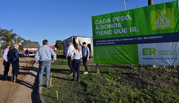 Frigerio visit el nuevo complejo educativo en San Salvador.