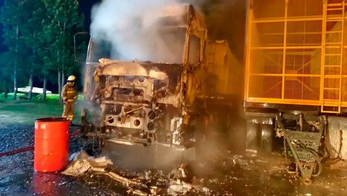 Un camin fue consumido por las llamas de un voraz incendio en Concordia 