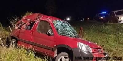 Una camioneta volc, los ocupantes resultaron con herida leves.