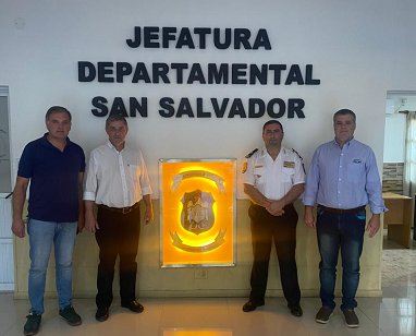 Frigerio entreg dos nuevos mviles policiales a la jefatura San Salvador.