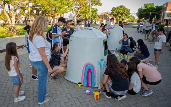 Este lunes, artistas locales se unieron en la Semipeatonal San Martn.