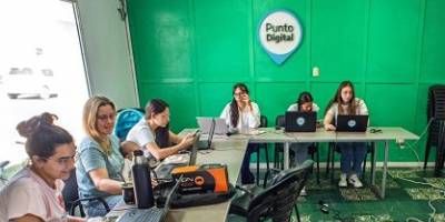 El gobierno municipal fortalece el aprendizaje en San Salvador.