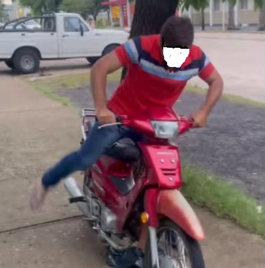 Intentaron robar una moto frente a jefatura de polic�a de San Salvador.