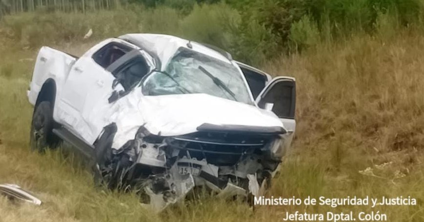 Una camioneta despist� en ruta 14 en cercan�a a Ubajay.