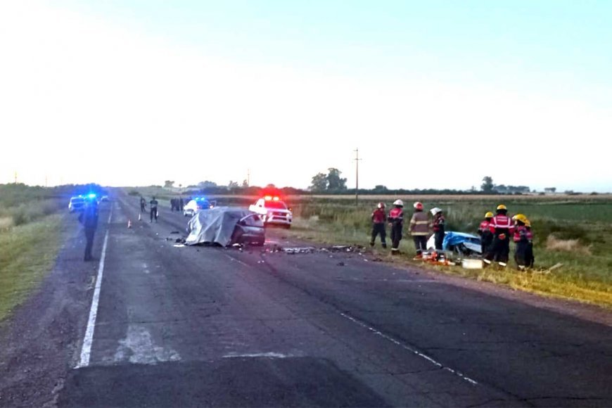 Tres fallecidos y varios heridos tras choque frontal en ruta provincial.