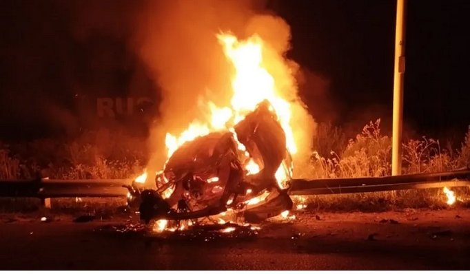  Cuatro personas murieron calcinadas en un veh�culo que perdi� el control en ruta 14