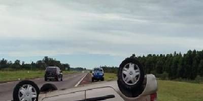 Una familia sufri� un violento vuelco en Entre R�os: tres hospitalizados