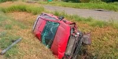 Camioneta cay� a una zanja tras despiste en Ruta 18