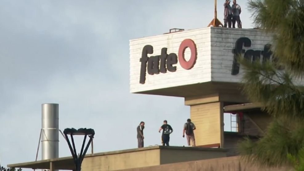 Cerró Fate, la histórica fábrica de neumáticos, y despidió a 920 empleados.