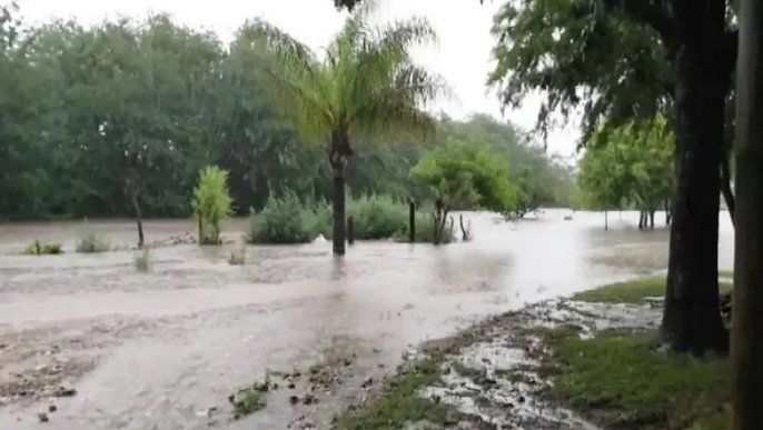 Tragedia durante el temporal: un hombre muri� arrastrado en su auto por un arroyo 