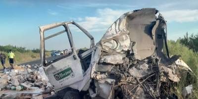 Choque de camiones deja una persona fallecida.