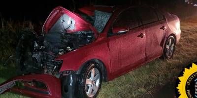 Fuerte impacto entre un cami�n y un autom�vil. 