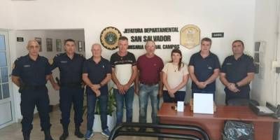 El municipio de General Campos entrego equipamiento para el m�vil policial de esa localidad.