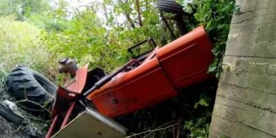 Un trabajador cay� con su tractor de un puente en ruta 12: sufri� grave traumatismo de cr�neo.