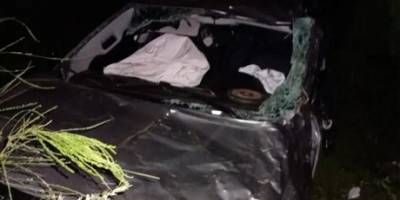 Camioneta chocó contra un guardarraíl y cayó debajo de un puente en Concordia.