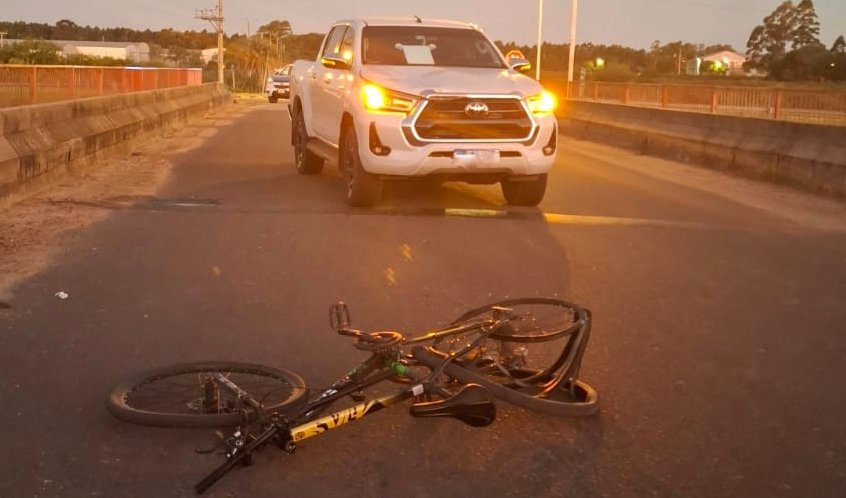 Ciclista resultó con lesiones graves tras ser embestido por una camioneta en ruta 38.