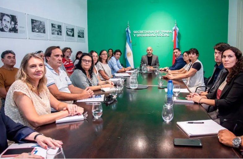 Docentes rechazaron la oferta del gobierno y anuncian un paro de 24 para este martes.