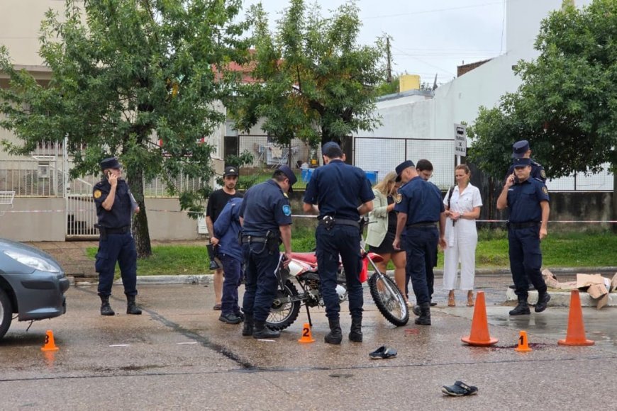 Falleció un motociclista tras perder el control y caer debajo de un colectivo en Concordia.