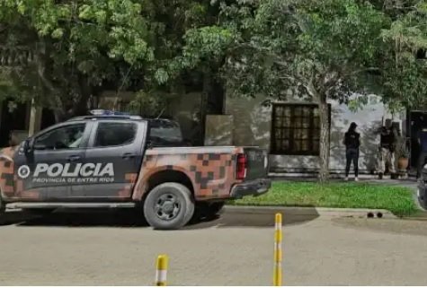 Tres detenidos tras allanamientos conjuntos entre Drogas Peligrosas y Prefectura en Villa Elisa