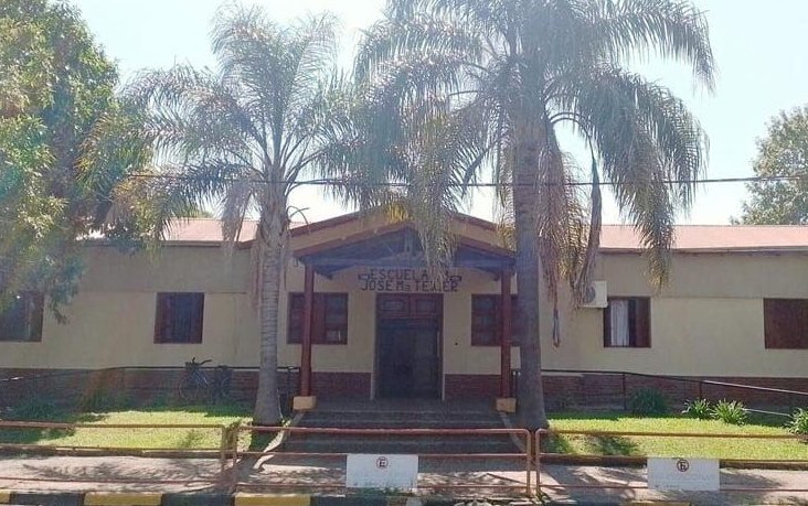 Un trabador cayó desde la escuela Nº 1y sufrio lesiones graves.