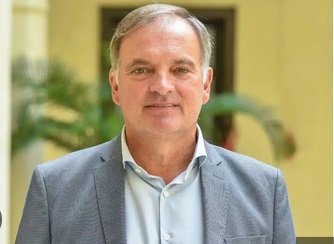  "En el gobierno anterior había obras, infraestructura, también había superávit y equilibro fiscal y se hacían muchas obras".