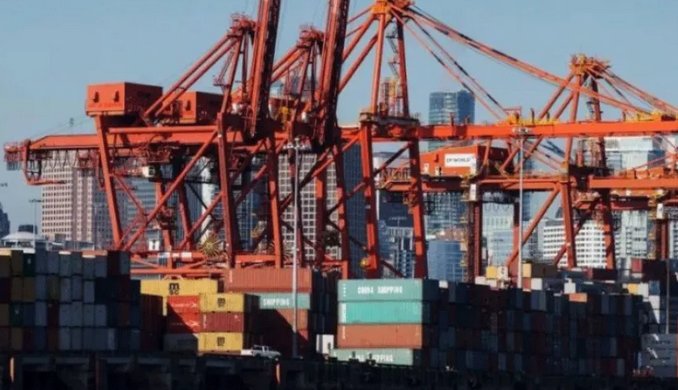 Pese a la caída de exportaciones, el saldo comercial de febrero arrojó un superávit de 788 millones dólares