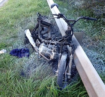 Detenido por resistencia a la autoridad e incendio de su moto.