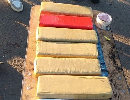 Secuestraron 8 kg de droga y dos personas quedaron aprehendidas.