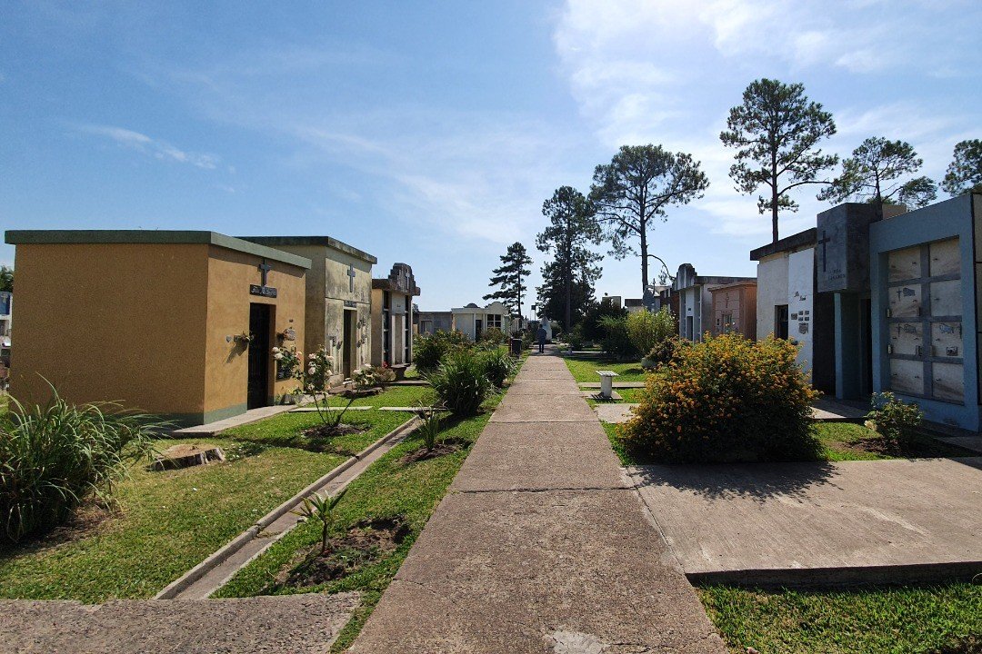 Daños y robo en el cementerio de San Salvador.